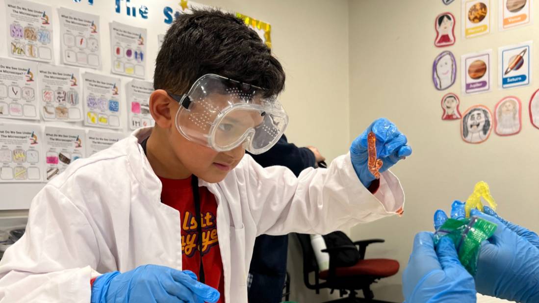 science students getting ready for an experiment