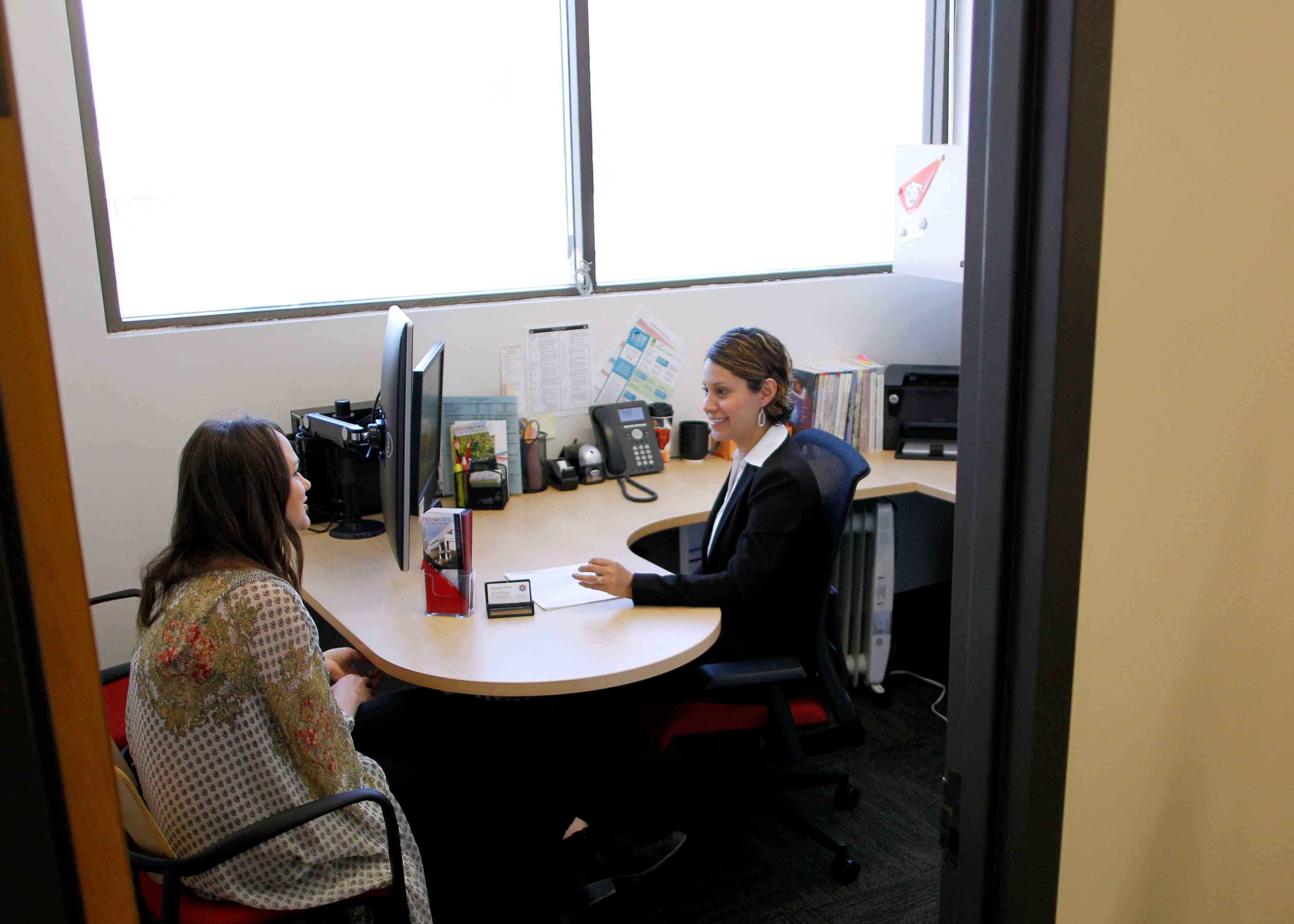 advisor meeting with student
